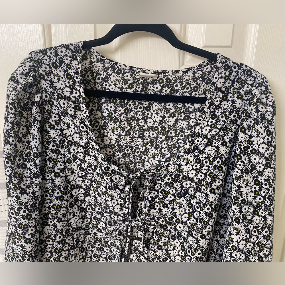 Levi's Black and White Floral Puff Long Sleeve Front Tie Blouse Size XL - Picture 4 of 16